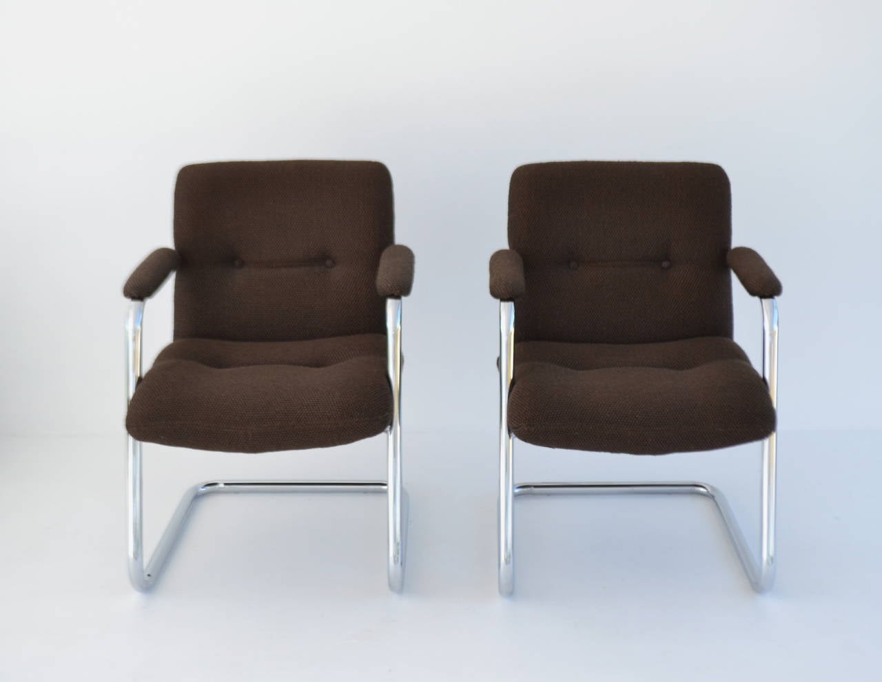 Pair of Mid-Century Lounge Chairs In Excellent Condition In West Palm Beach, FL