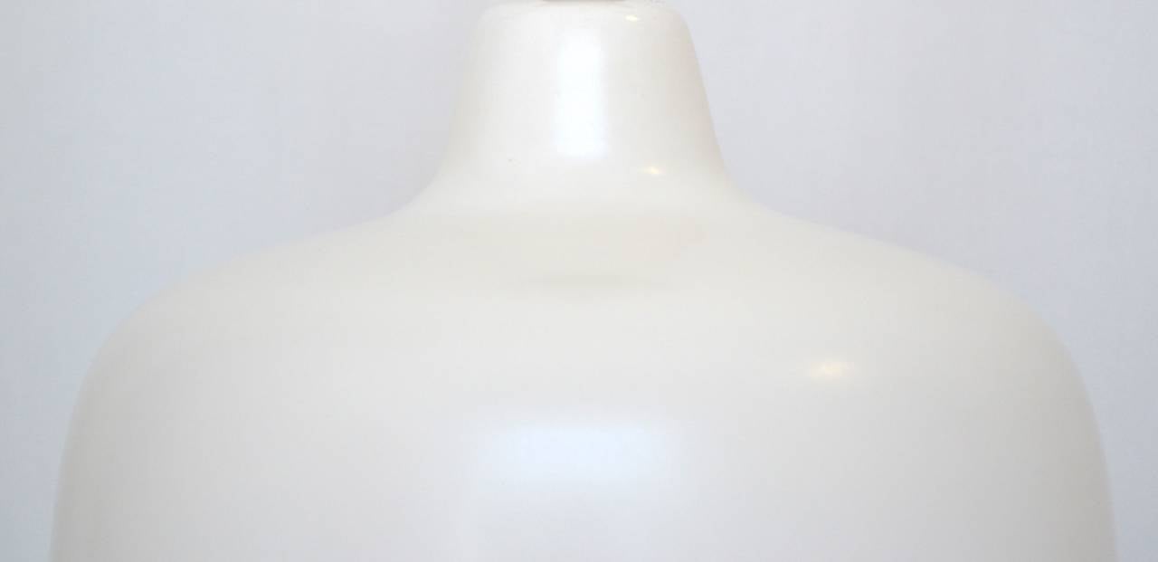 Late 20th Century Mid-Century Modern White Glazed Ceramic Table Lamp