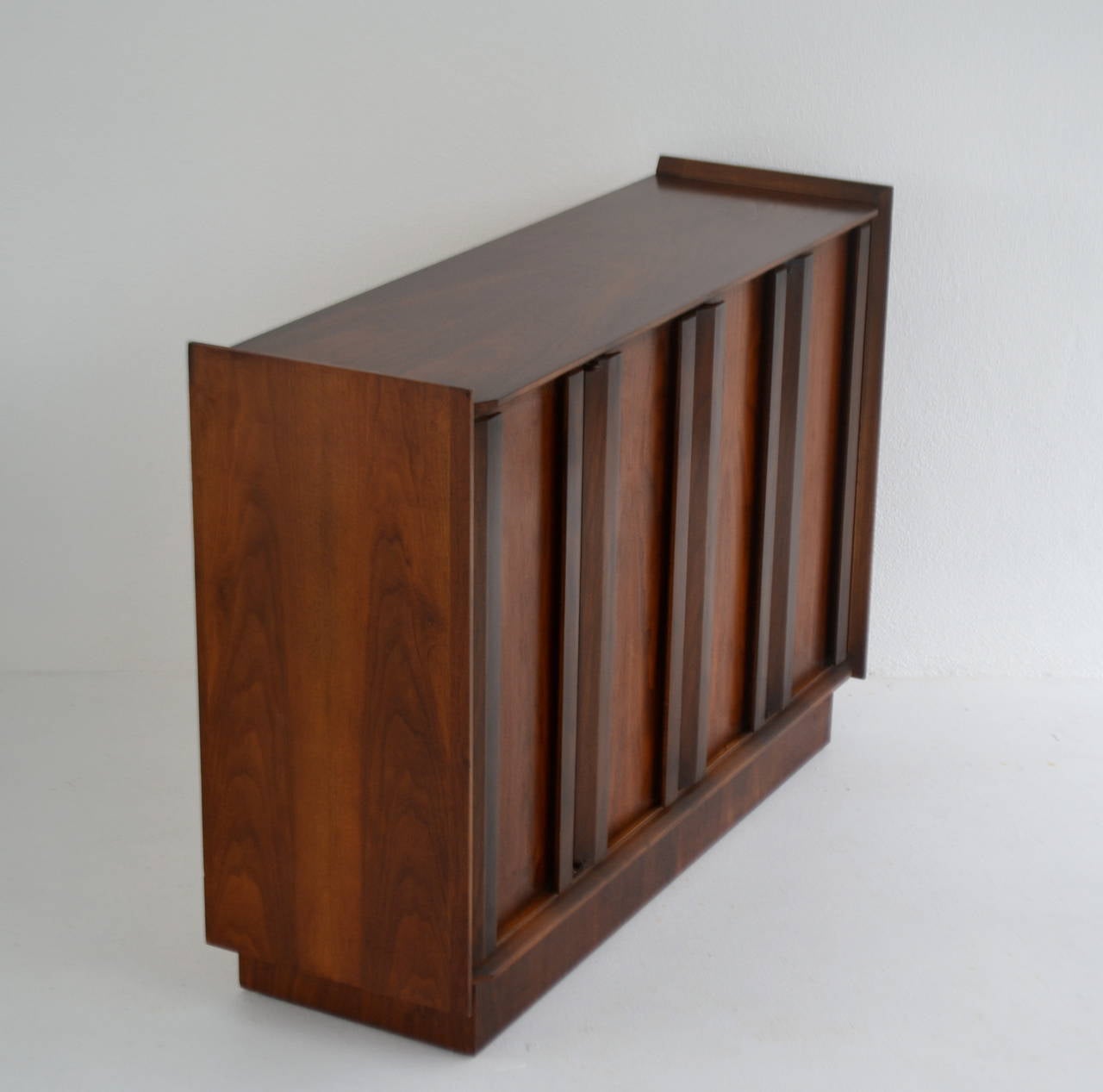 Mid Century Modern Walnut and Rosewood Hall Cabinet In Excellent Condition In West Palm Beach, FL