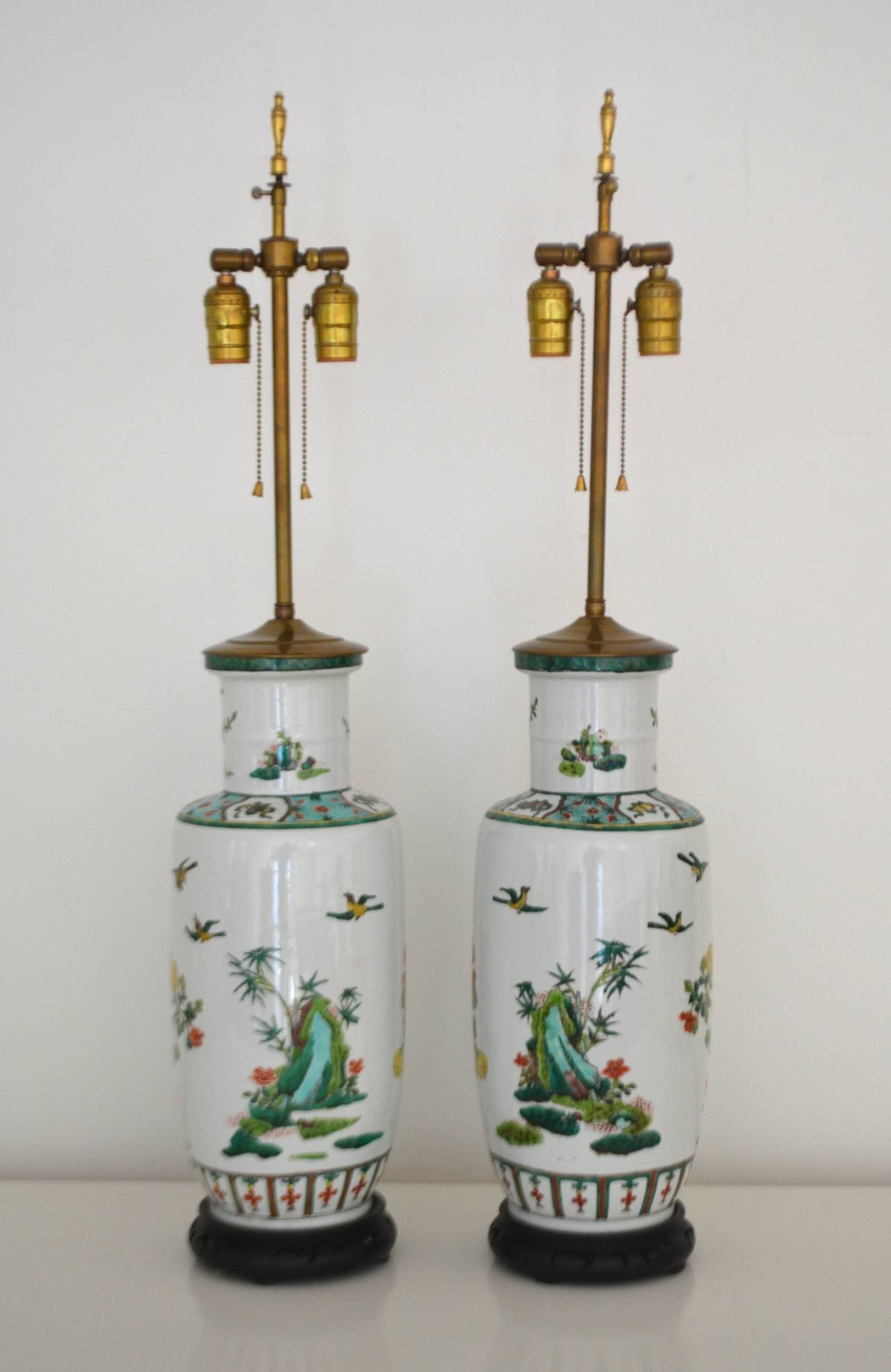Mid-20th Century Pair of Porcelain Chinoiserie Table Lamps