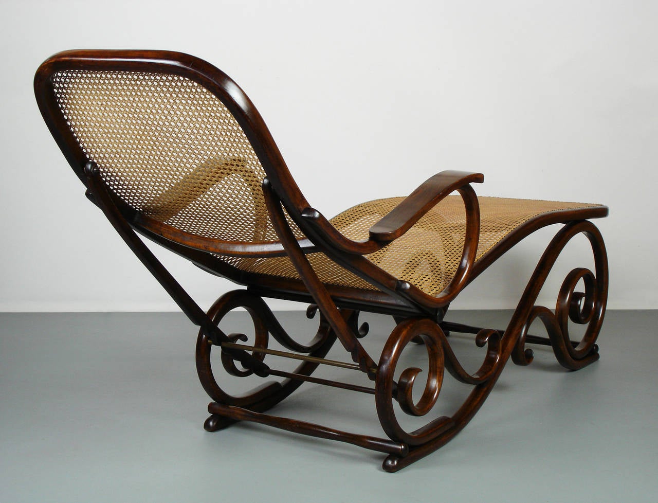 Art Nouveau Bent Wood Chaise Longue Attributed to Thonet