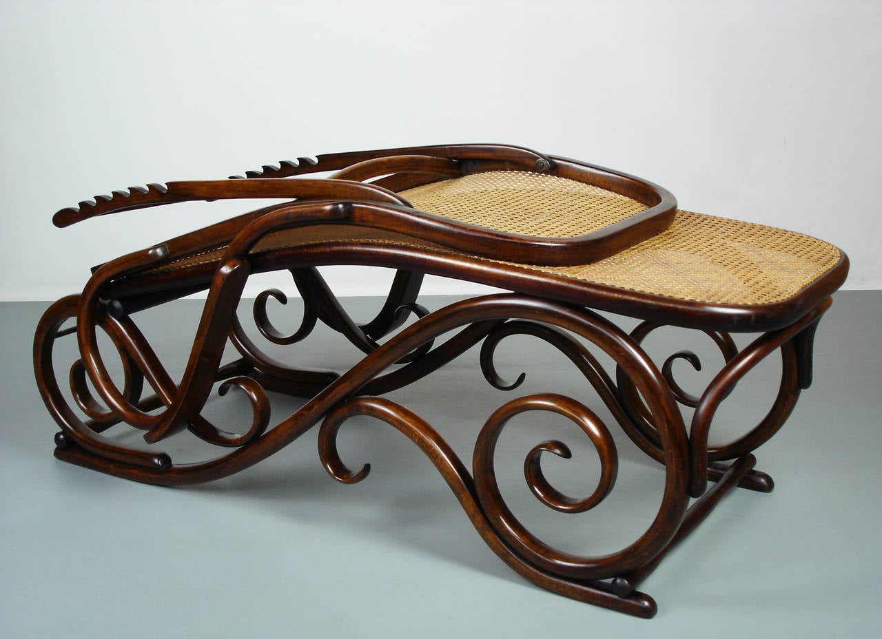 Austrian Bent Wood Chaise Longue Attributed to Thonet