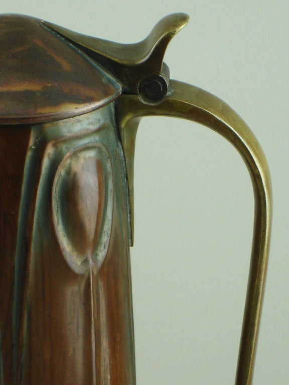 Copper & brass jug by Albin Muller In Good Condition For Sale In Janvry, Essonne