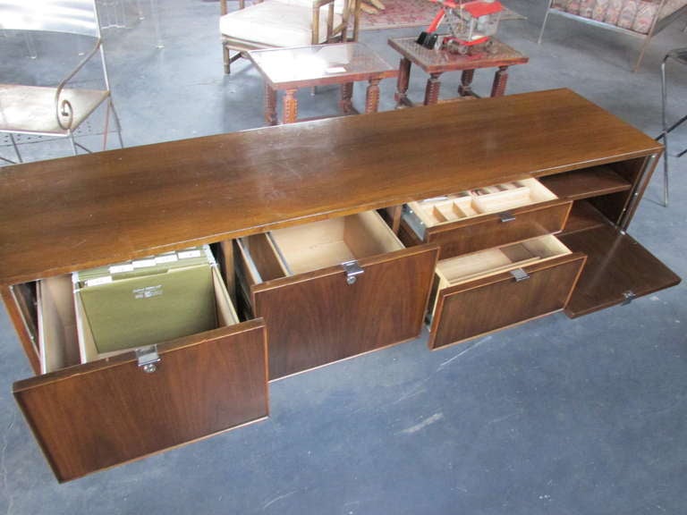 Fine Stow Davis Walnut & Chrome Credenza In Good Condition In Fulton, CA