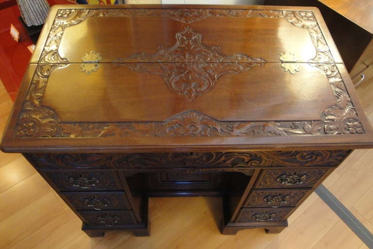 English 19th Century Carved Mahogany Desk For Sale