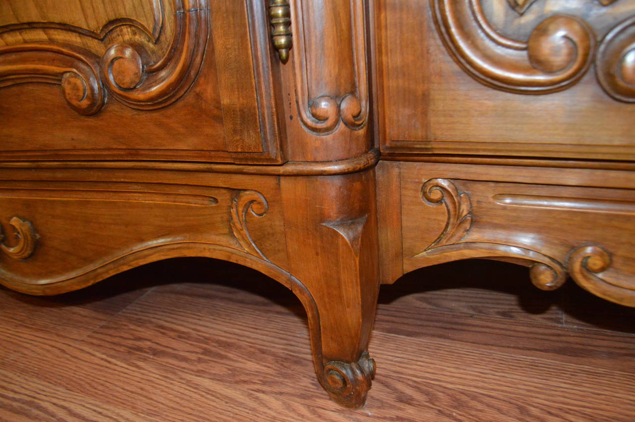 Louis XV Style Solid Walnut Buffet In Excellent Condition In Oakville, ON
