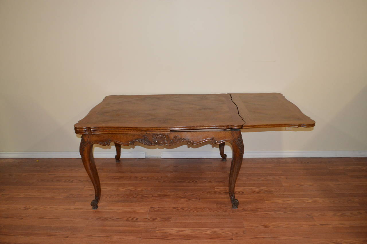 Louis XV Style Dining Table from Provence In Excellent Condition In Oakville, ON