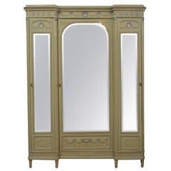 Armoire peinte de style Louis XVI