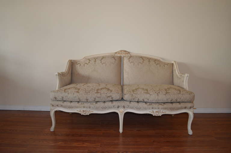 Pair of Louis XV Style Canapes In Excellent Condition In Oakville, ON