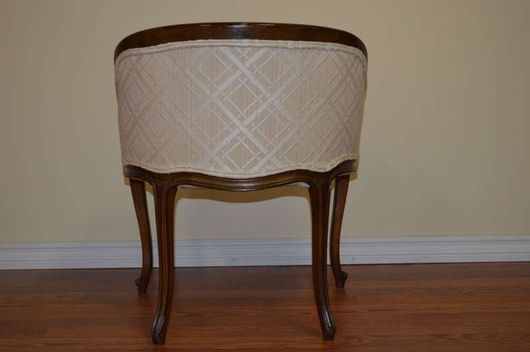 Pair of Louis XV style petite bergeres. In Excellent Condition In Oakville, ON