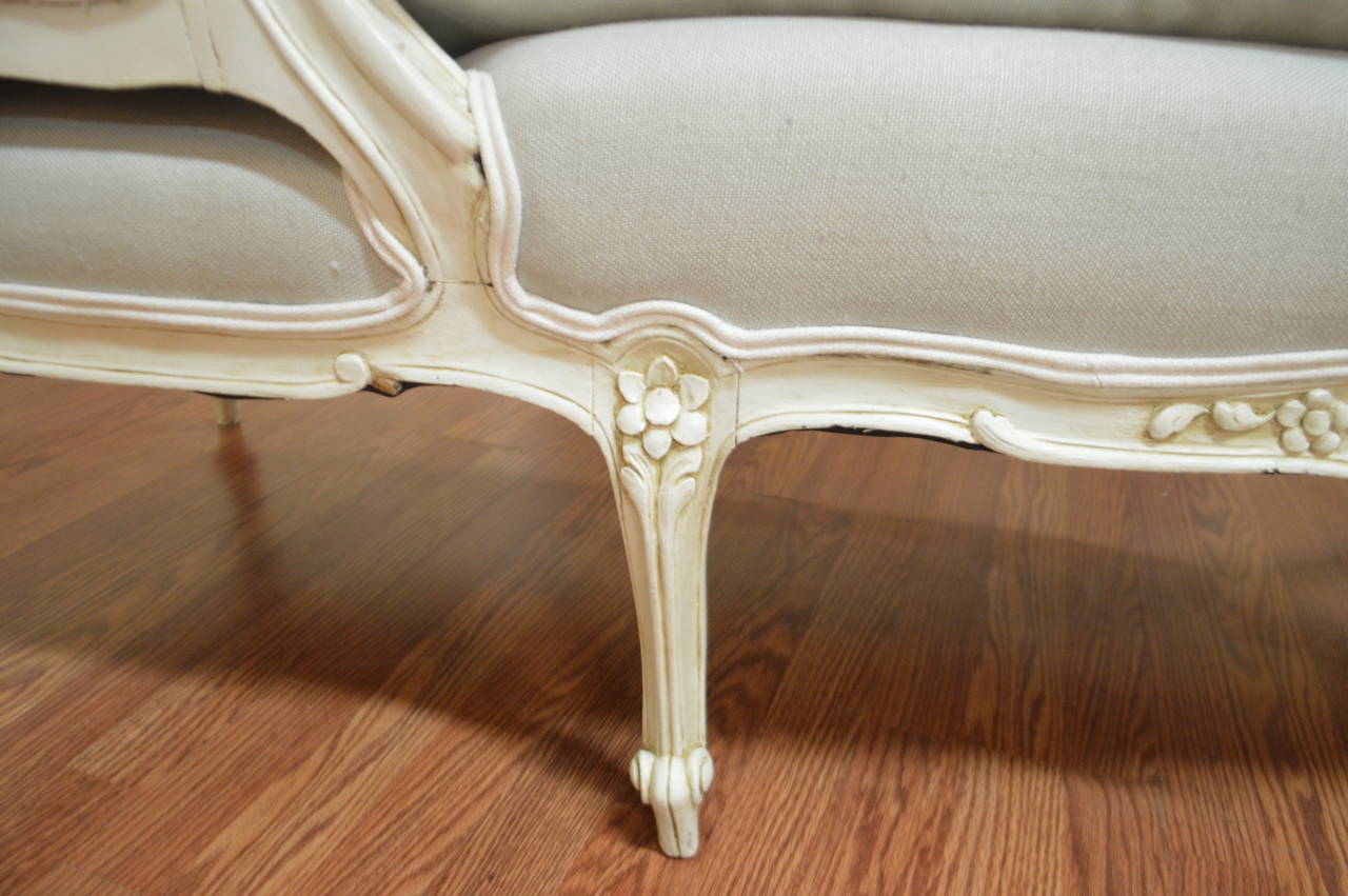 Linen Louis XV Style Painted Chaise Longue