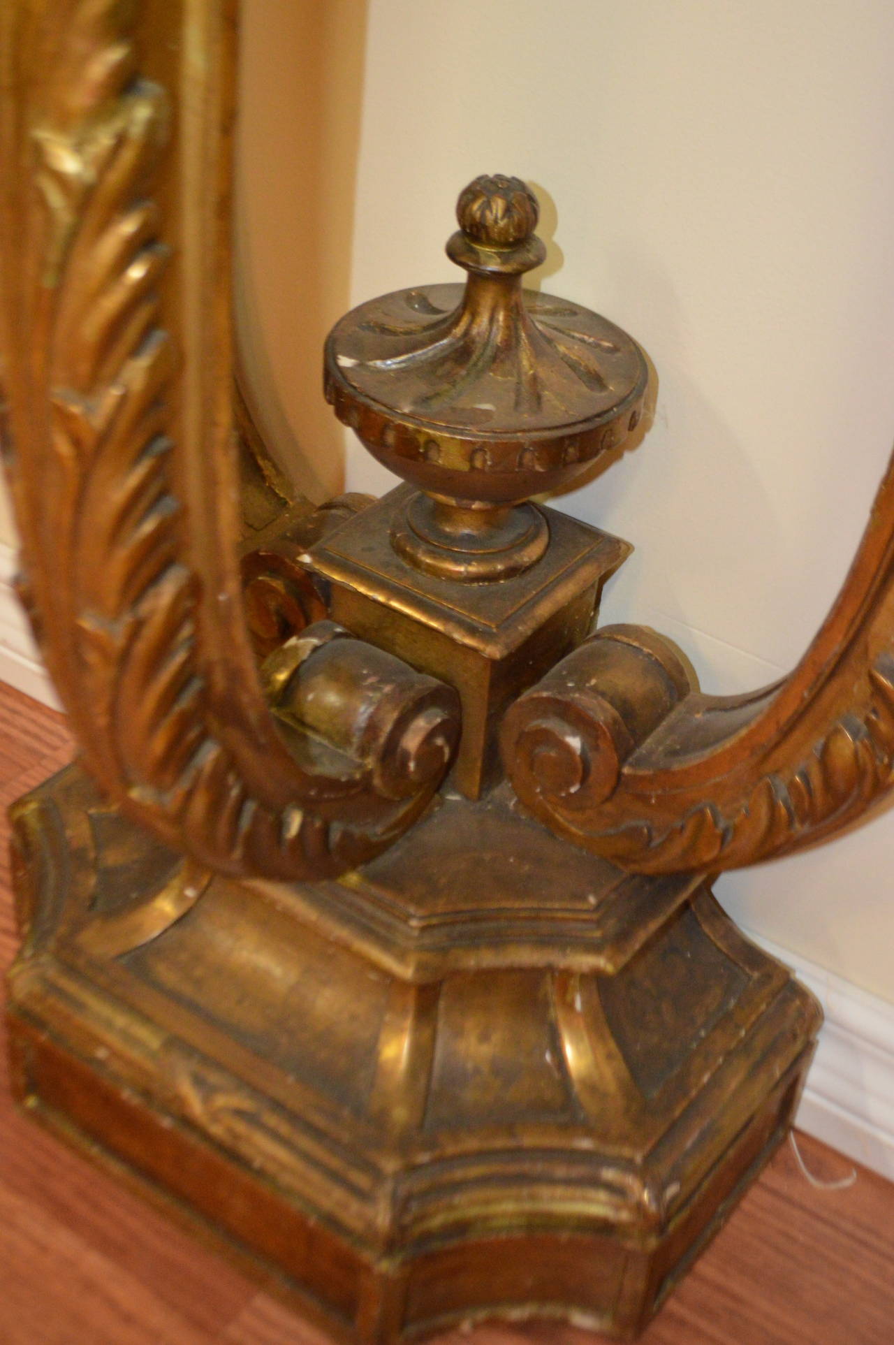 Louis XVI Style Gilded Demilune Pedestal In Good Condition In Oakville, ON