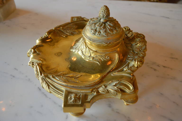 Art Nouveau Period Bronze Inkwell In Excellent Condition In Oakville, ON
