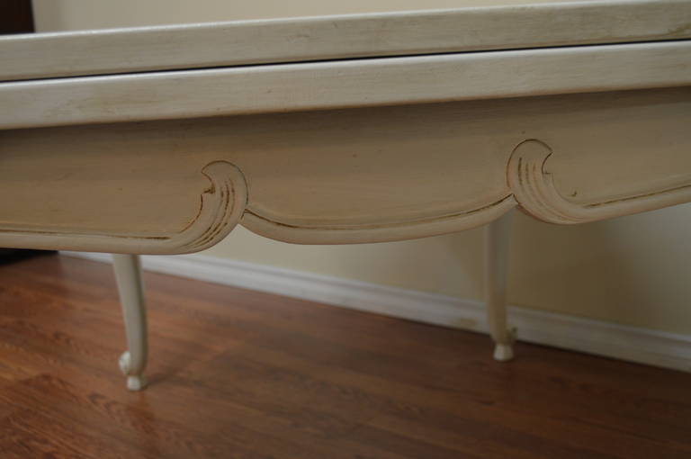 Louis XV Style Painted Dining Table In Excellent Condition In Oakville, ON