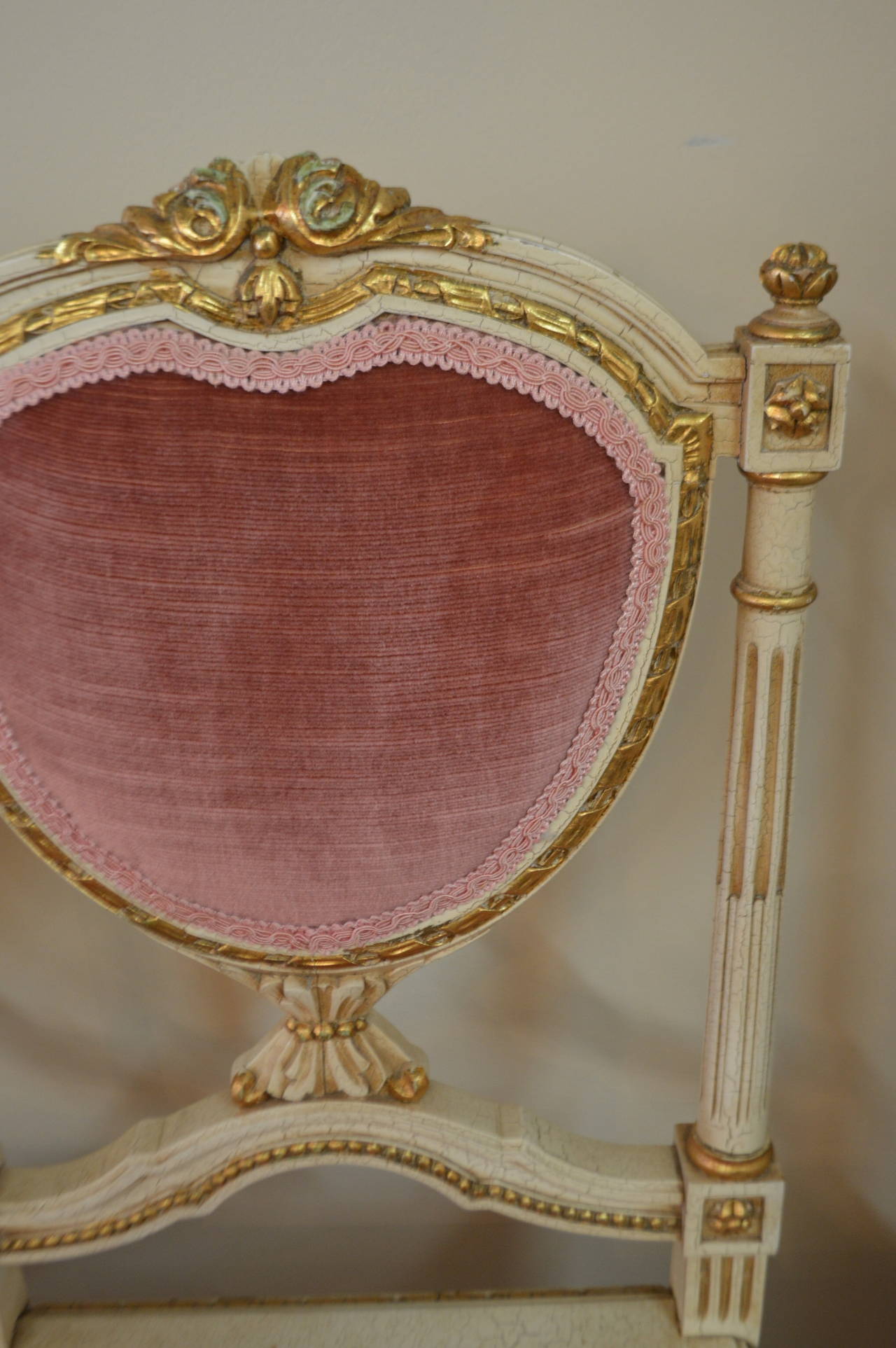 French Louis XVI Style Heart Shape Back Settee