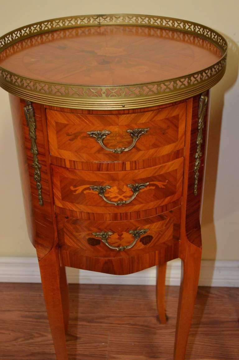 French Pair of Louis XV style inlay round side tables