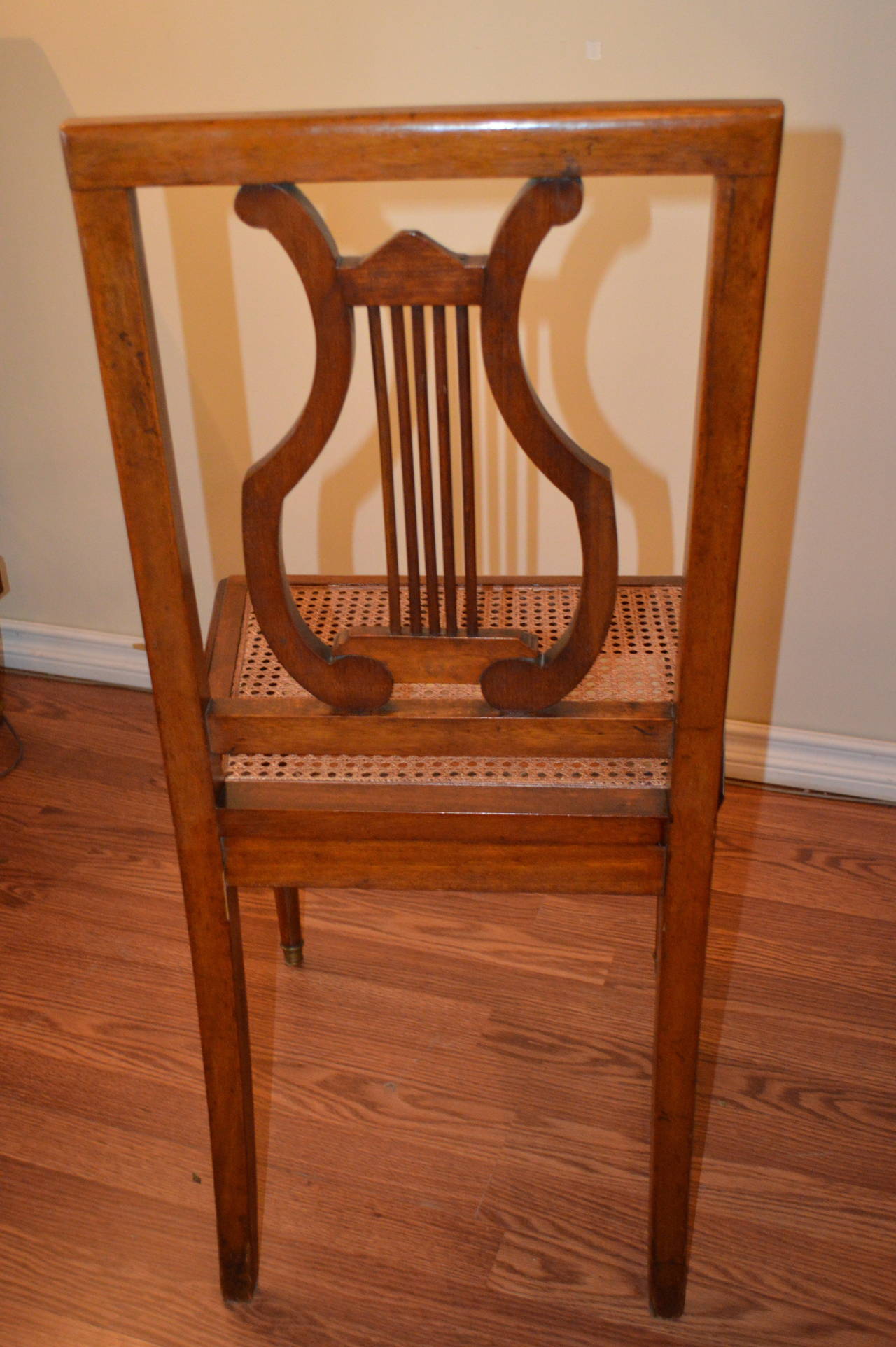 Set of Six Mahogany Harp Back Dining Chairs In Excellent Condition In Oakville, ON