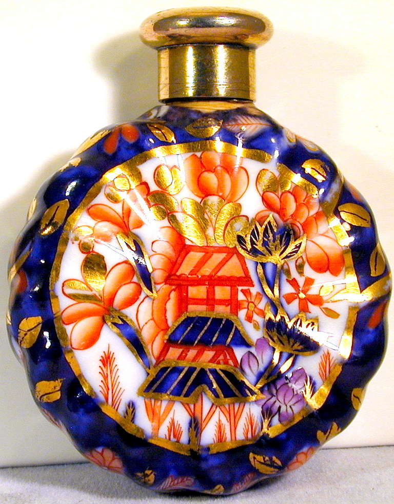 Britannique Bouteille à parfum antique à motif « Imari » en vente