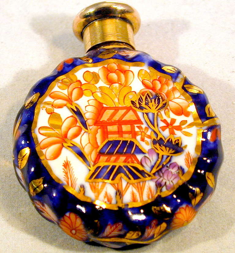 Japonisme Bouteille à parfum antique à motif « Imari » en vente