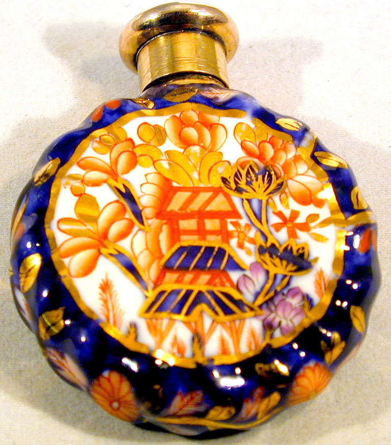 XIXe siècle Bouteille à parfum antique à motif « Imari » en vente