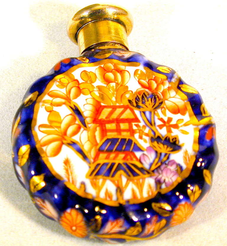 Bouteille à parfum antique à motif « Imari » Excellent état - En vente à Baltimore, MD