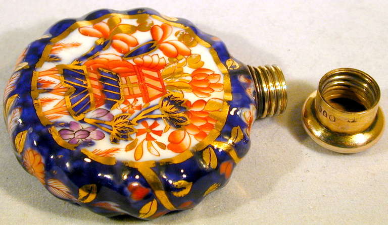 Porcelaine Bouteille à parfum antique à motif « Imari » en vente