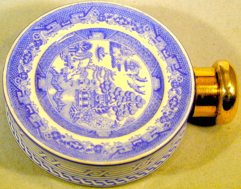 Antike Duftflasche in blauem Weidenmuster (19. Jahrhundert) im Angebot