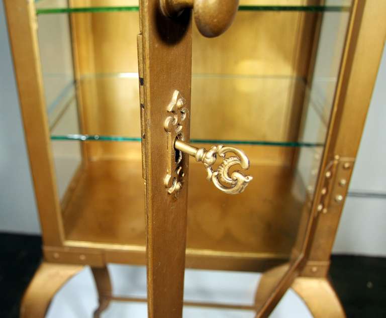 Cabriole Leg Display For Sale at 1stDibs