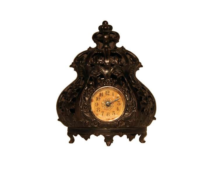 Cast Iron Mantle Clock In Excellent Condition For Sale In Toronto, ON