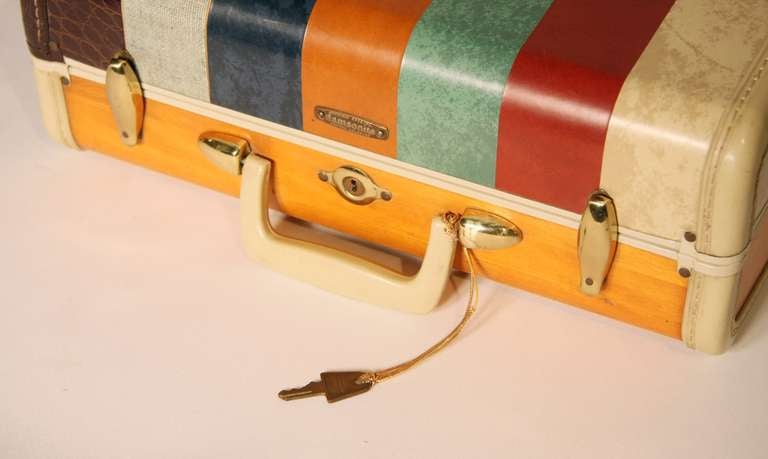 Small salesman Samsonite case. Bent wood casing with original color swatches available during the early 1950s. Each sample is labelled in yellow print. The other side is bare wood with trim, title says 