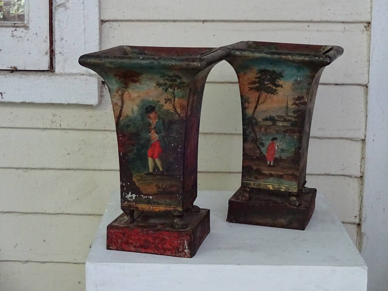 Tole Peinte Beaker-Form Jardinières In Good Condition For Sale In Hudson, NY