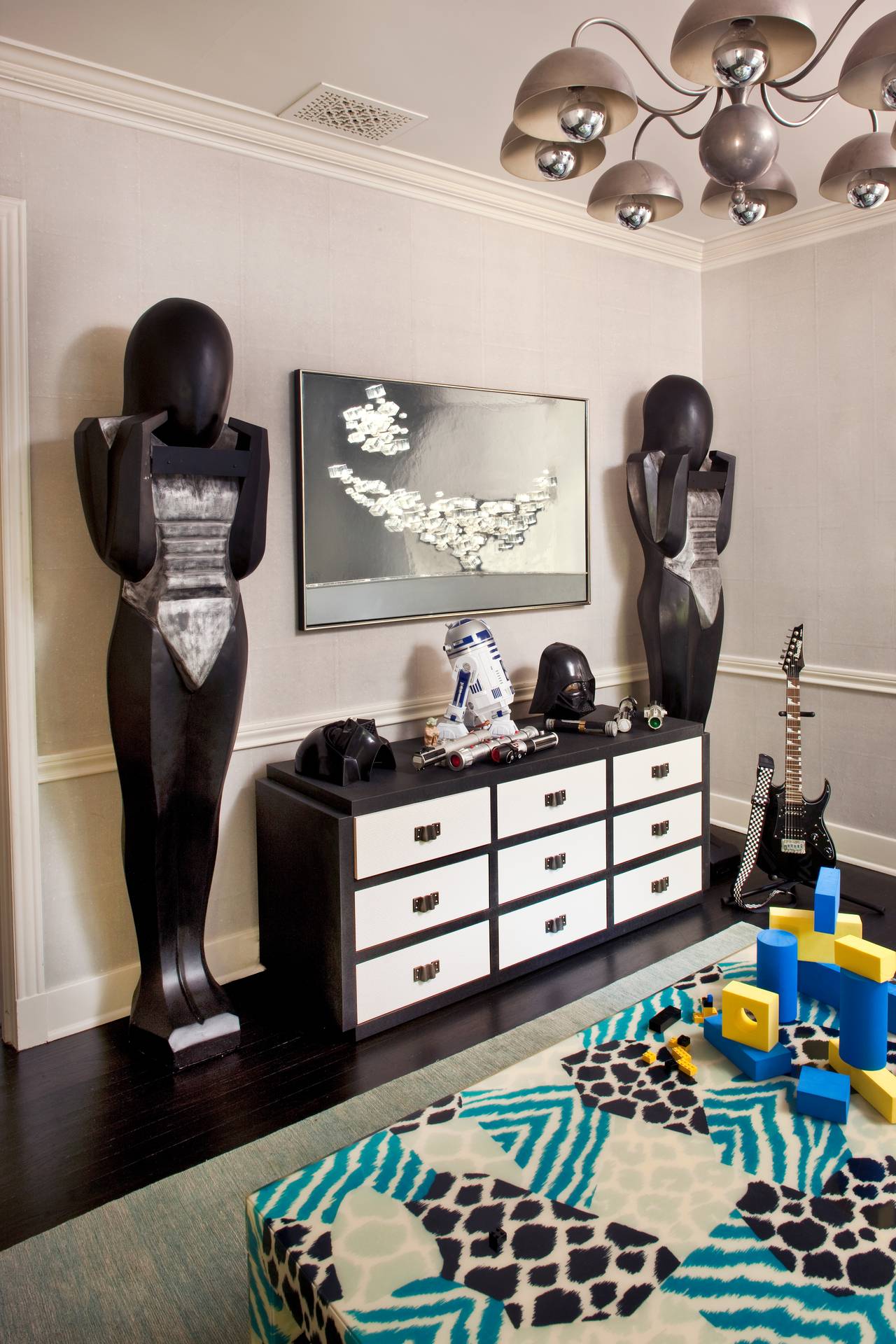 Graphic 1980s Acrylic Coffee Table In Fair Condition For Sale In West Hollywood, CA
