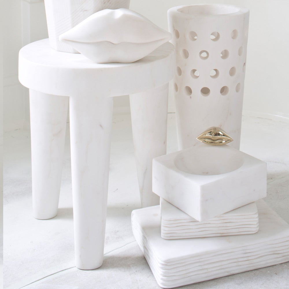 Large Tribute Stool in Calacatta Marble In Excellent Condition In West Hollywood, CA