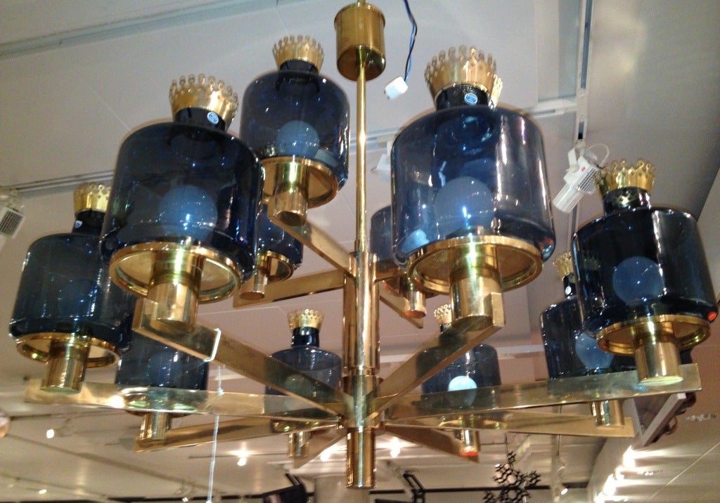 A Striking & Elegant 12-Light Chandelier by Hans Agne Jakobsson In Excellent Condition In Miami, FL