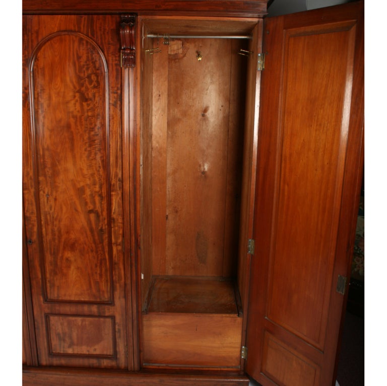 Victorian Mahogany Three Door Wardrobe In Excellent Condition For Sale In Newcastle upon Tyne, GB