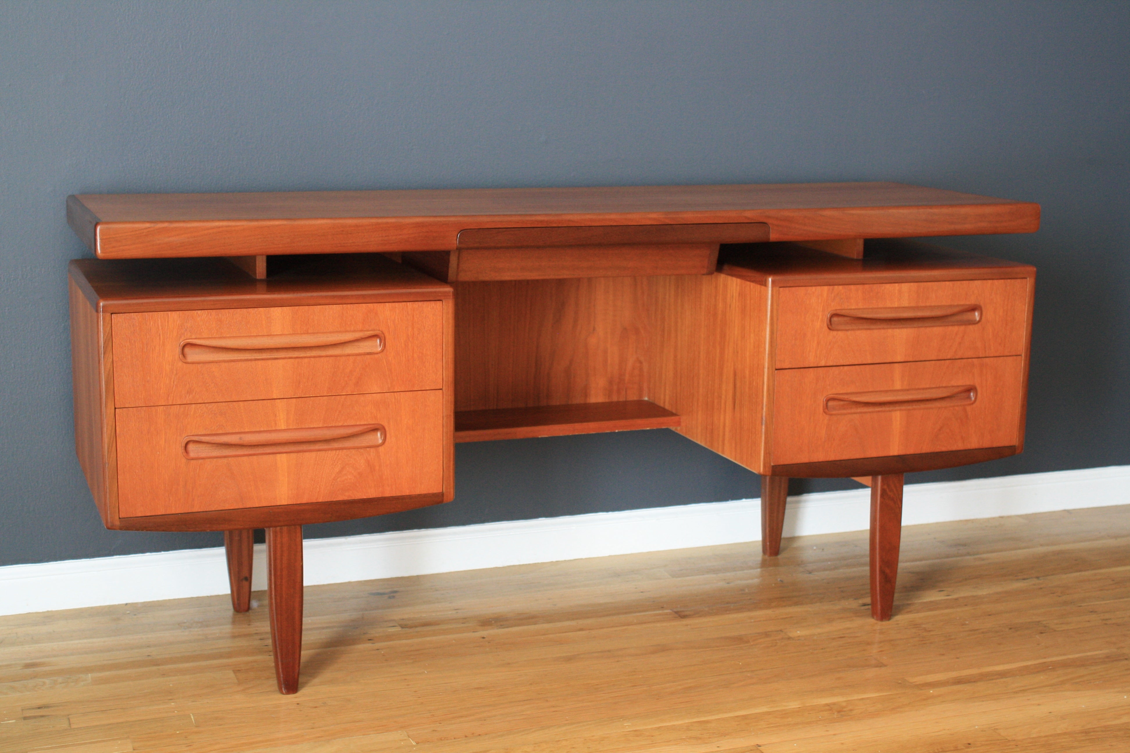 IB Kofod Larsen Dressing/Writing Table