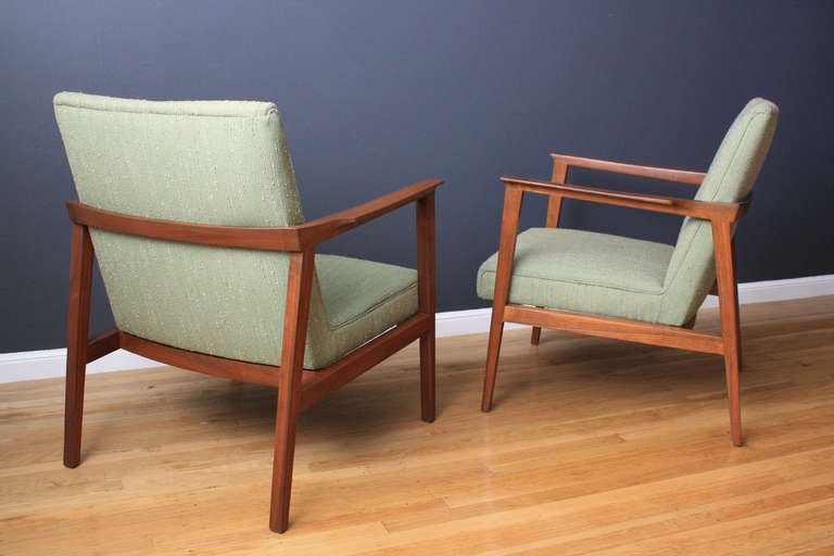 Pair of Mid-Century Modern Lounge Chairs by Edward Wormley 3