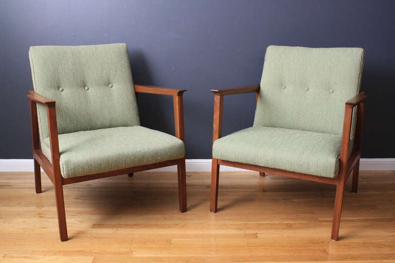 Pair of Mid-Century Modern Lounge Chairs by Edward Wormley 4