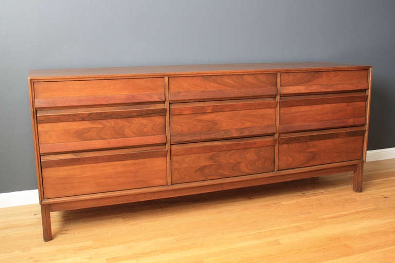 Mid-Century Modern Dresser by American of Martinsville In Good Condition In San Francisco, CA