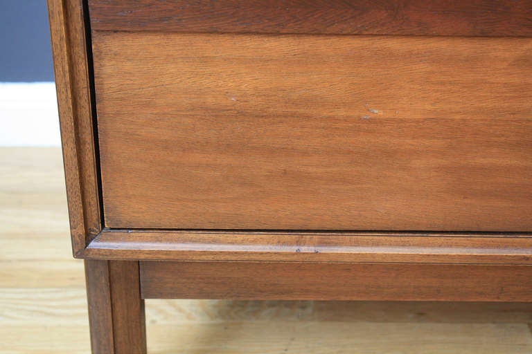 Mid-Century Modern Dresser by American of Martinsville 4