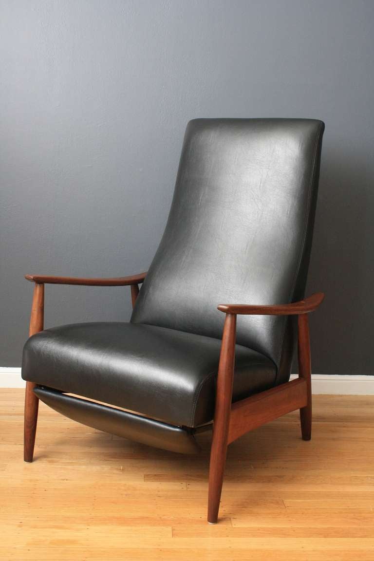 Walnut Mid-Century Modern Recliner by Milo Baughman