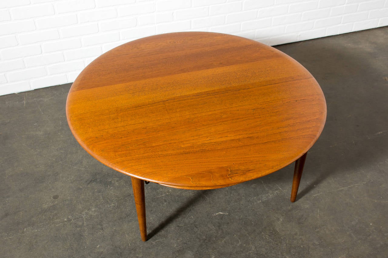 Mid-20th Century Danish Modern Round Teak Coffee Table by Peter Hvidt & Orla Molgaard Nielsen