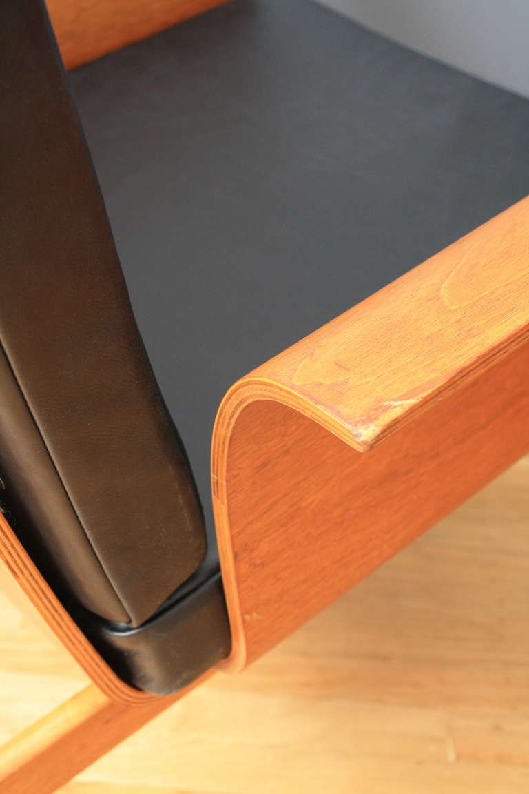 Pair of Mid-Century Modern Lounge Chairs at 1stdibs