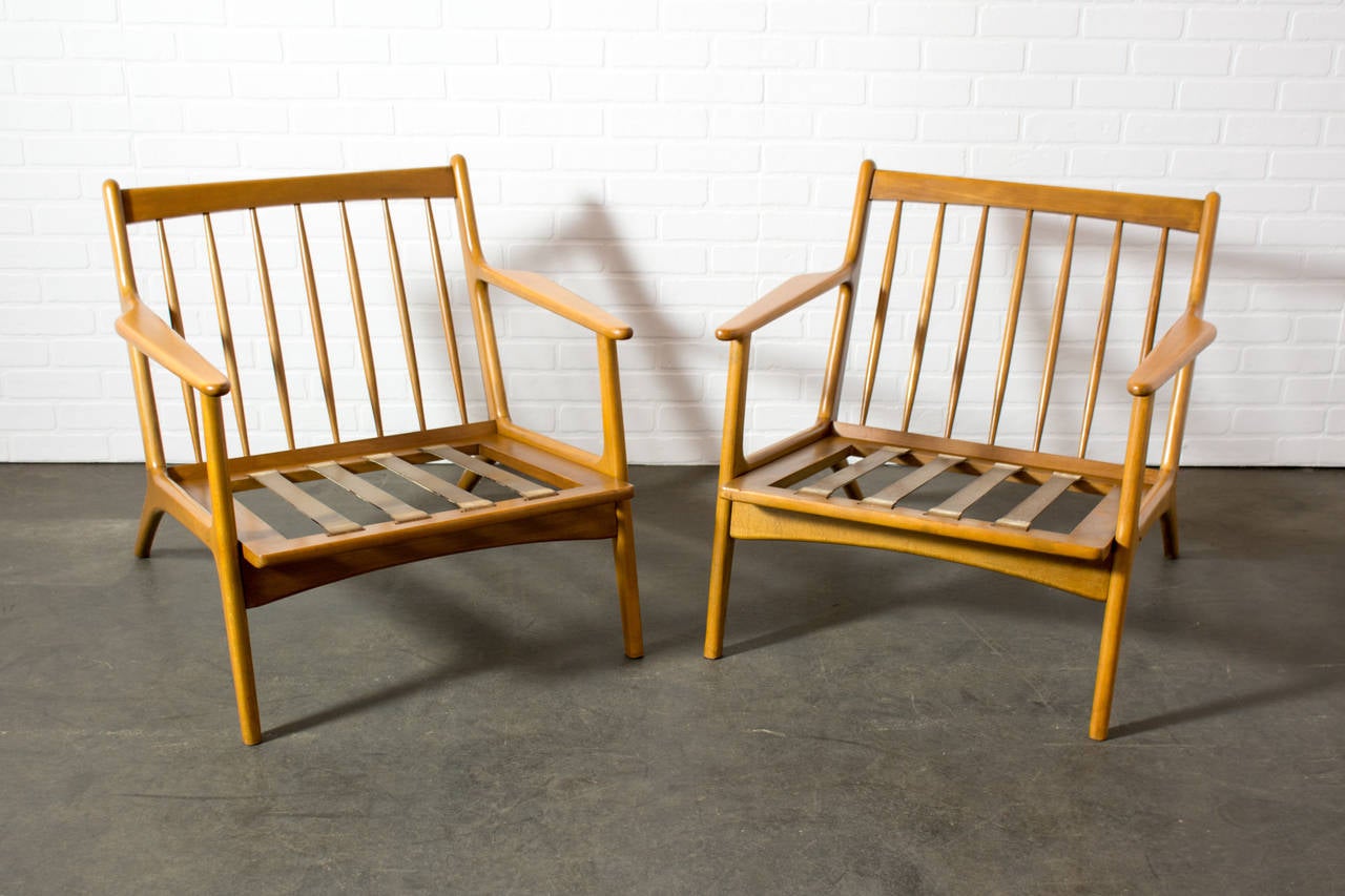 Pair of Scandinavian Modern Lounge Chairs 4