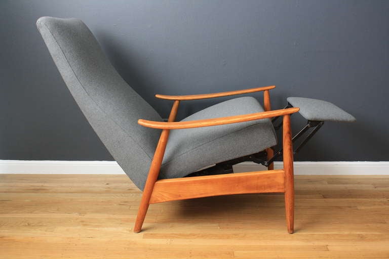 Mid-Century Modern Vintage Mid-Century Milo Baughman Recliner