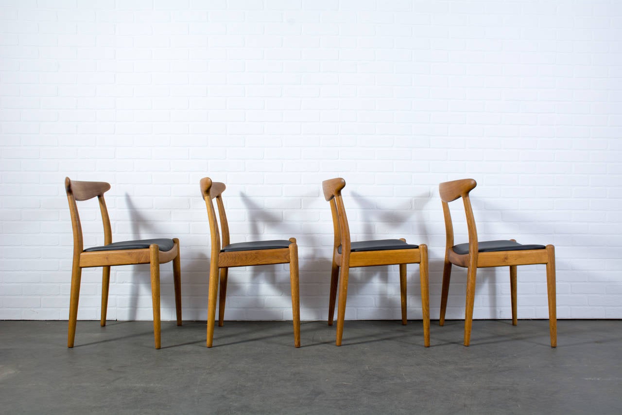 Scandinavian Modern Set of Four Danish Modern W2 Dining Chairs by Hans Wegner