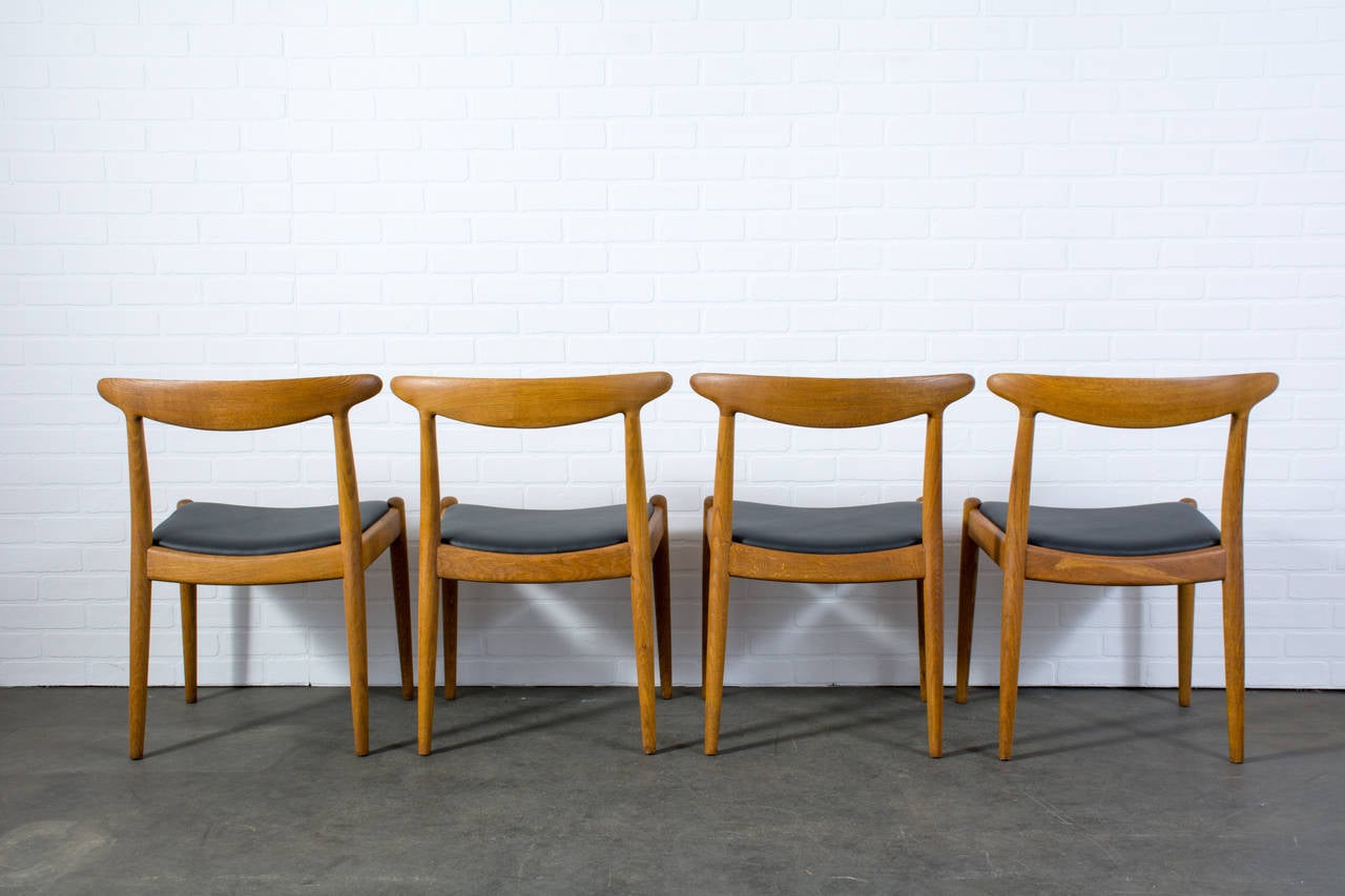 Set of Four Danish Modern W2 Dining Chairs by Hans Wegner In Good Condition In San Francisco, CA