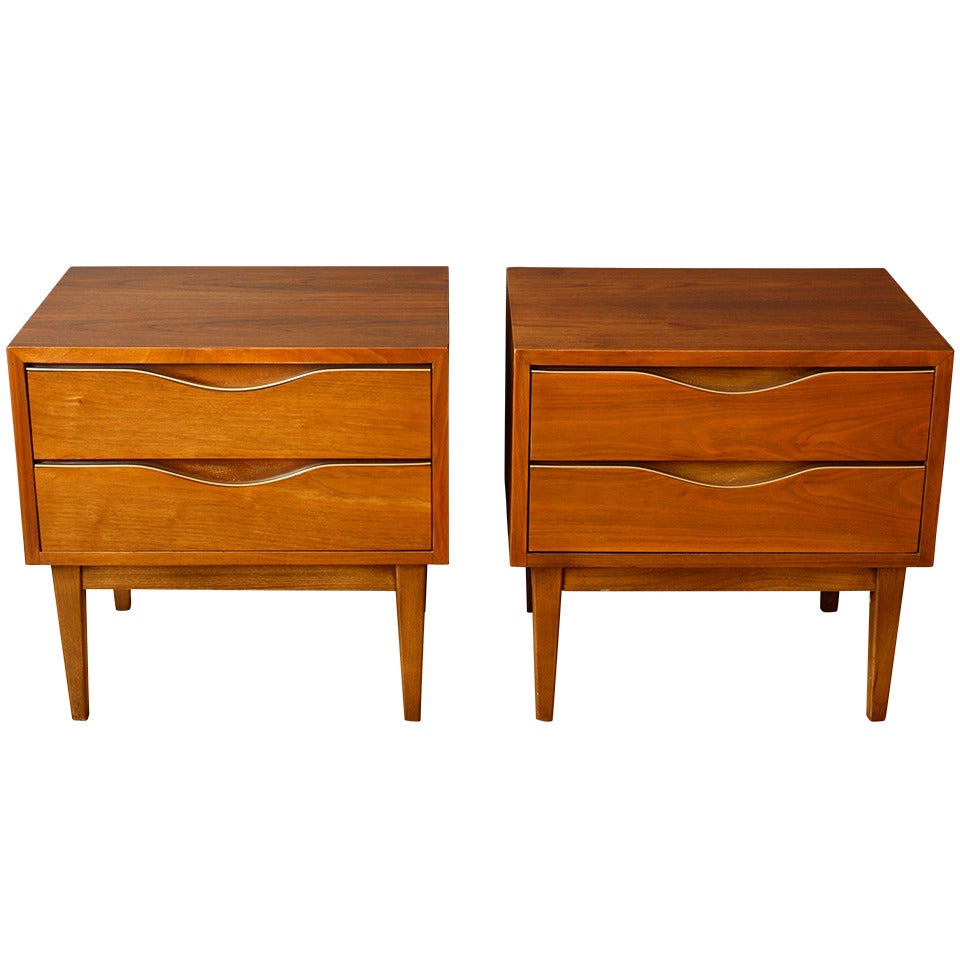 Pair of Vintage Mid-Century American of Martinsville Night Stands