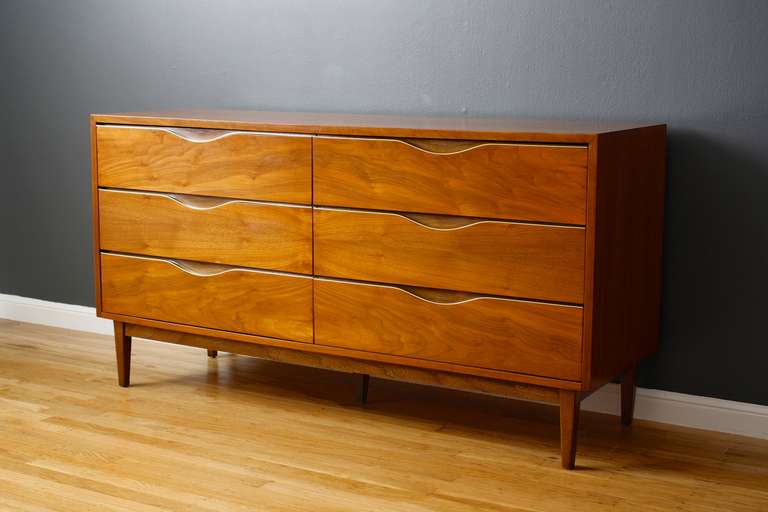 Vintage Mid-Century Dresser by American of Martinsville In Good Condition In San Francisco, CA