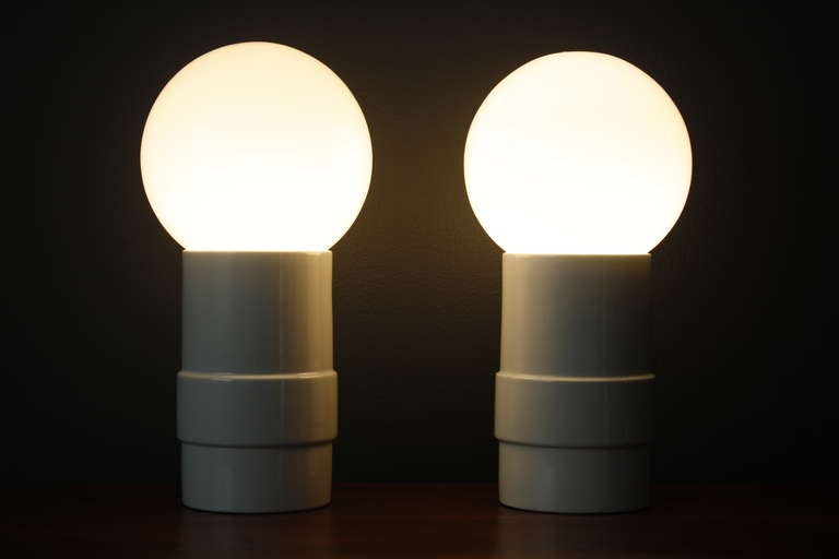 20th Century Pair of Mid-Century Modern Ceramic Globe Table Lamps
